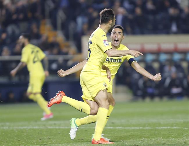 Adrián y Bruno Soriano se abrazan tras un gol del Villarreal | LALIGA ep adrianbruno sorianoabrazanun golvillarreal