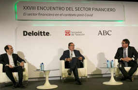 ep antonio simes izq ceo de santander espana y peio belausteguigoitia dcha director de espana y
