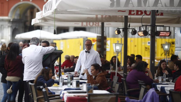 ep archivo   bar bares gente personas persona hosteleria turismo en madrid turistas turista terraza