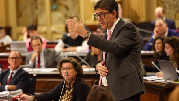 ep archivo   el conseller de turismo del govern balear jaume bauz interviene durante un pleno en el