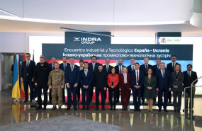 ep archivo el presidente de ucrania volodimir zelenski centro junto a la ministra de defensa ep archivo el presidente de ucrania volodimir zelenski centro junto a la ministra de defensa