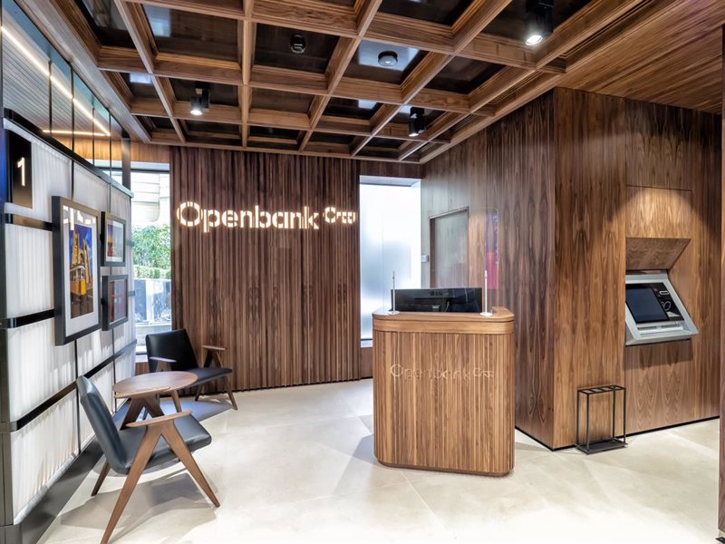 Openbank incorpora la IA para invertir en más de mil acciones de Europa y EEUU