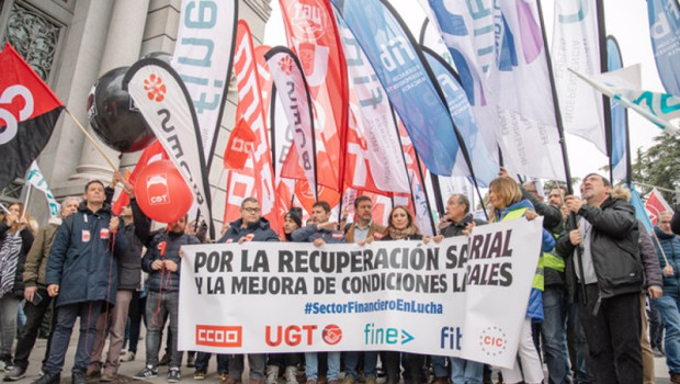 ep archivo   manifestacion del sector bancario para pedir mejoras salariales a 8 de febrero de 2024