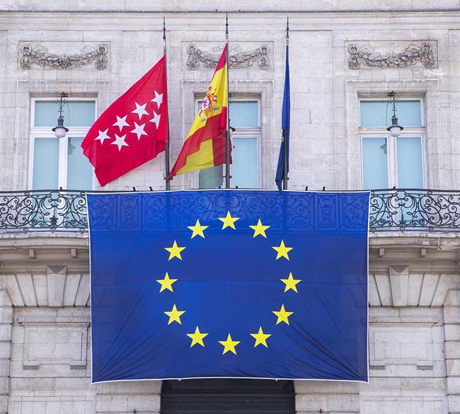 Bandera de la Union Europea en la Fachada de Sol | D.SINOVA ep banderala union europeala fachadasol