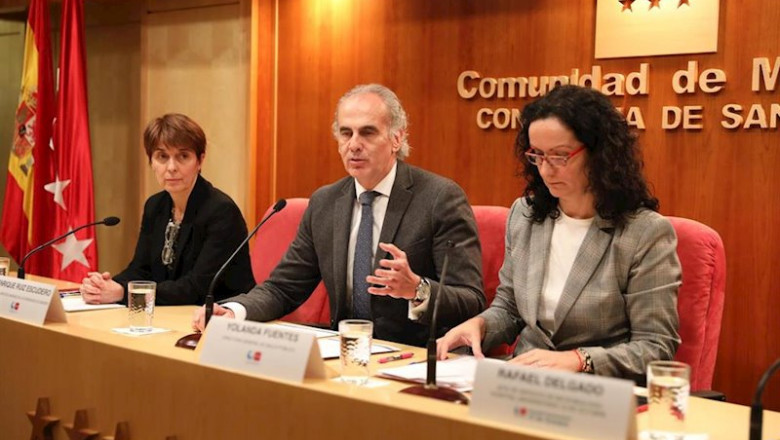 El consejero de Sanidad, Enrique Ruiz Escudero (centro), comparece para informar sobre el primer caso de coronavirus confirmado en Madrid acompañado de la directora de Salud Pública de la Consejería de Sanidad, Yolanda Fuentes (dcha), y la subdirectora mé | Marta Fernández - Europa Press - Archivo ep el consejero de sanidad enrique ruiz escudero centro comparece para informar sobre el primer caso