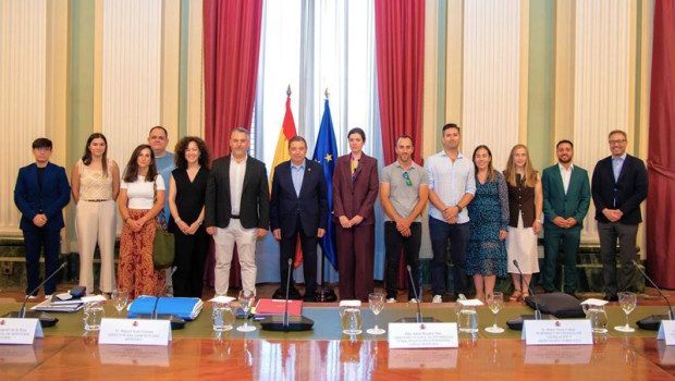 ep el minisro de agricultura pesca y alimentacion luis planas se reune con jovenes cooperativistas