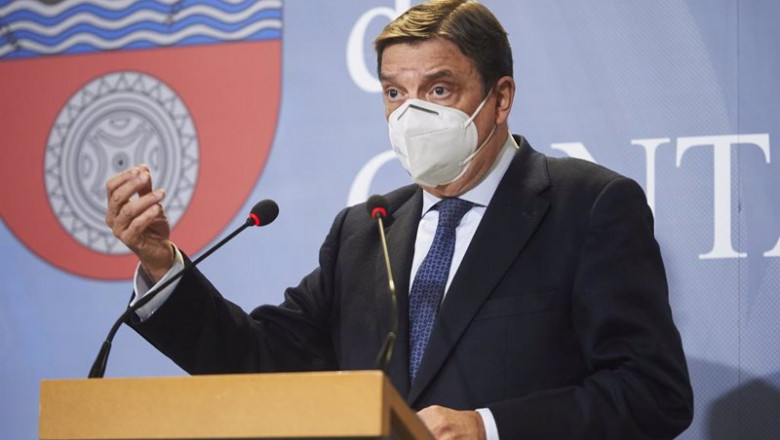 El ministro de Agricultura, Pesca y Alimentación, Luis Planas, durante una rueda de prensa en Cantabria | Juan Manuel Serrano Arce - Europa Press ep el ministro de agricultura pesca y alimentacion luis planas durante una rueda de prensa en