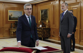 ep el ministro de hacienda arcadi espana i durante la jura de su cargo ante el rey felipe vi d en el
