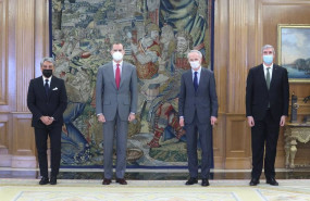 ep el rey felipe vi junto con luca de meo jean dominique senard y jose vicente de los mozos