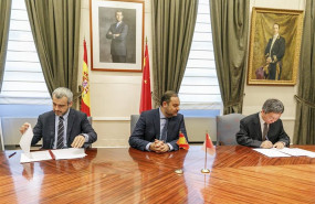 ep el senior vicepresidente de ctrip li xiaoping junto al consejero delegado de aena maurici lucena
