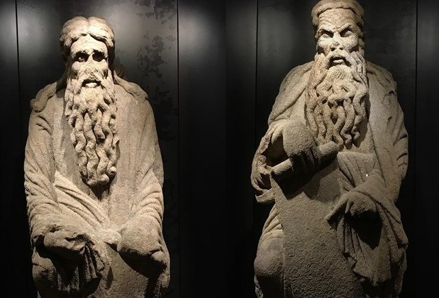 ep estatuas de isaac y abraham obras del mestre mateo en santiago de compostela