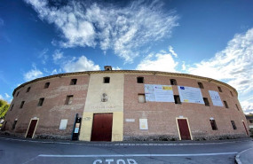 ep exterior de la plaza de toros de aranjuez inaugurada en 1797 en aranjuez a 15 de noviembre de