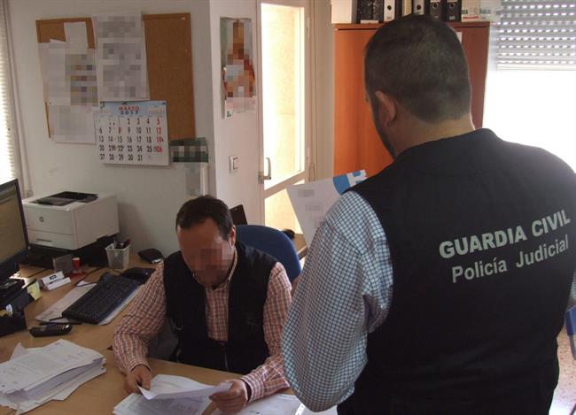 Guardia Civil detiene a dos personas por una quincena de estafas | GUARDIA CIVIL ep guardia civil detienedos personasuna quincenaestafas