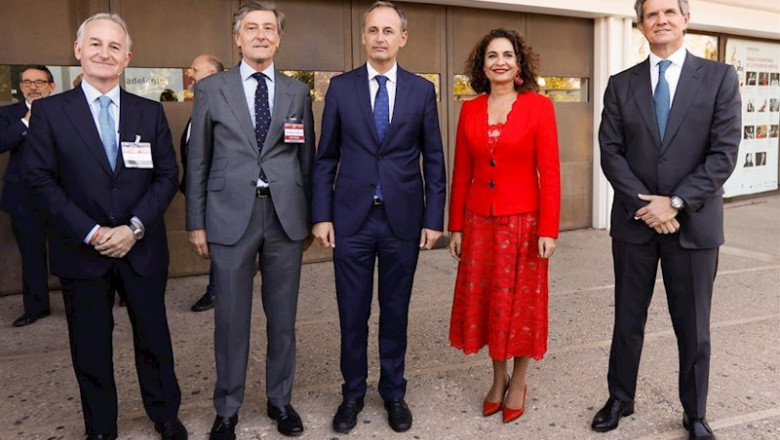 ep i-d el director del instituto de la empresa familia juan corona el presidente de amefmur
