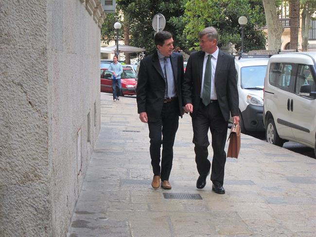 Jaume Matas y su abogado, José Zaforteza, llegando a la Audiencia | EUROPA PRESS ep jaume matassu abogado jose zaforteza llegandola audiencia