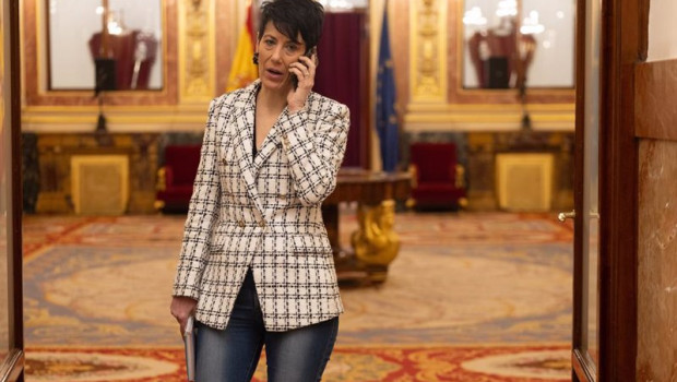 ep la ministra de inclusion seguridad social y migraciones elma saiz conversa por telefono a la