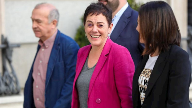ep los diputados de eh bildu inaki ruiz de pinedo y mertxe aizpurua y la senadora idurre bideguren a