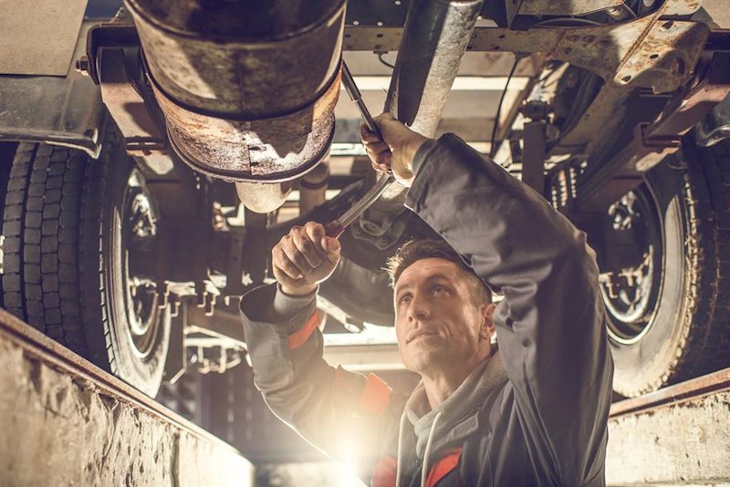 El disparate de los talleres: pueden abrir pero no se permite a los clientes llevar el coche