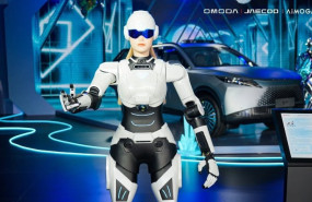 ep omoda jaecoo anuncia la llegada de robots humanoides a los concesionarios de europa