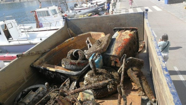 ep residuos retirados en la bahia de cadaques girona por el proyecto libera para conservar las