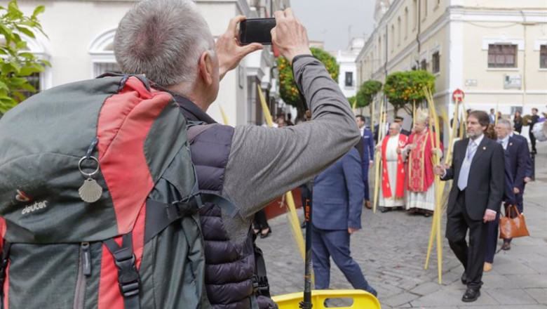 Turista en la Semana Santa de Mérida | AYUNTAMIENTO DE MÉRIDA ep turista en la semana santa de merida