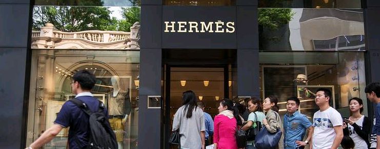 Hermès brilla en bolsa: gana un 28% más en 2023 y es optimista para 2024