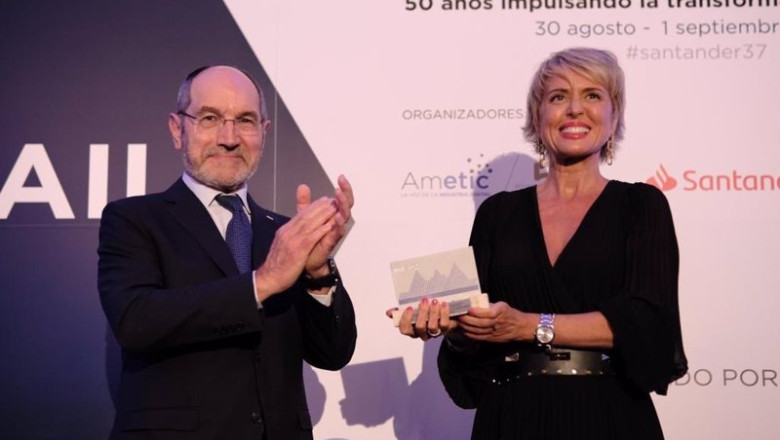 ep archivo   de izq a dcha el presidente de ametic pedro mier entre a la secretaria de estado de