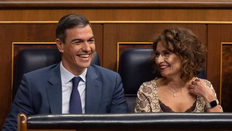 Archivo - El presidente del Gobierno, Pedro Sánchez y la vicepresidenta primera y ministra de Hacienda, María Jesús Montero, durante una sesión de control al Gobierno, en el Congreso de los Diputados, a 13 de marzo de 2024, en Madrid (España). El denomin | Eduardo Parra - Europa Press - Archivo ep archivo el presidente del gobierno pedro sanchez y la vicepresidenta primera y ministra de 20240626080503