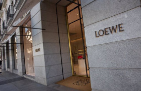 ep archivo   fachada y escaparates de la casa de moda espanola de lujo loewe en el distrito de
