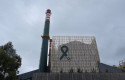 ep archivo   vista de la fabrica de celulosa ence ante la que in millar de personas protesta a 19 de