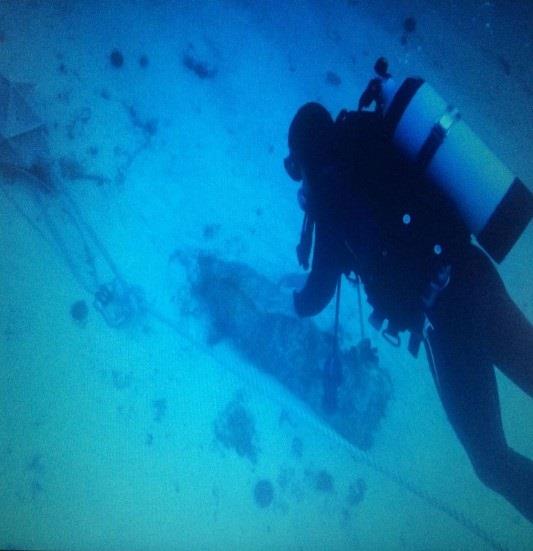Buceador de la Armada neutralizando un proyectil | ARMADA ESPAÑOLA ep buceadorla armada neutralizandoproyectil