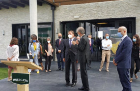 ep el ministro de agricultura durante su visita a huercasa en san miguel del arroyo valladolid