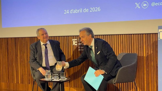 ep el ministro de industria y turismo jordi hereu junto al decano del cec carlos puig de travy