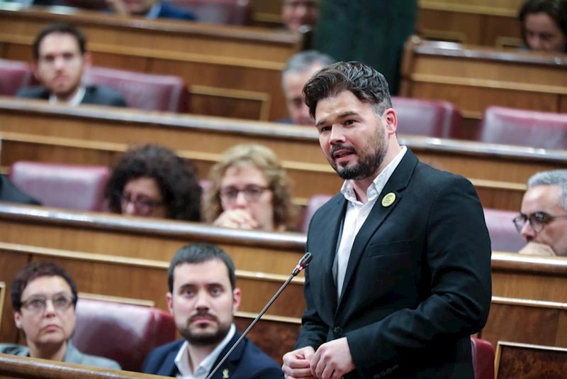 https://img1.s3wfg.com/web/img/images_uploaded/0/8/ep_el_portavoz_adjunto_de_erc_en_el_congreso_de_los_diputados_gabriel_rufian_interviene_desde_su.jpg