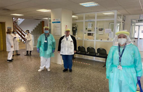 ep entrega de protectores faciales por parte del sindicato de tecnicos de enfermeria a los
