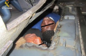 ep imagendos inmigrantes subsaharianos ocultosun doble fondoun coche