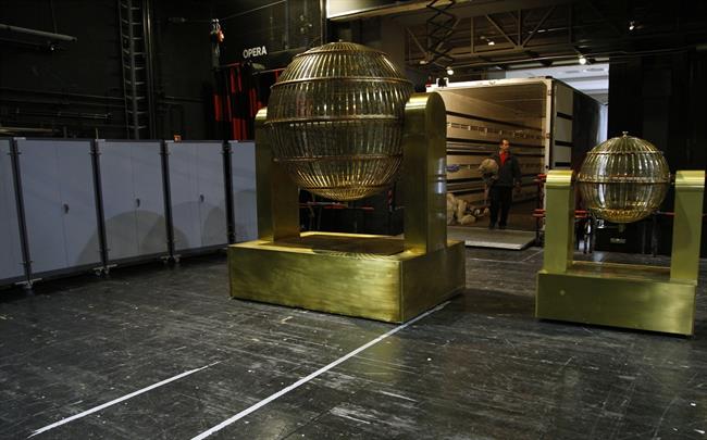 Los Bombos Que Repartirán La Suerte En El Sorteo De Navidad Ya Están En El Teatr | LOTERÍAS Y APUESTAS DEL ESTADO ep los bombosrepartiransuertesorteonavidadestanteatr