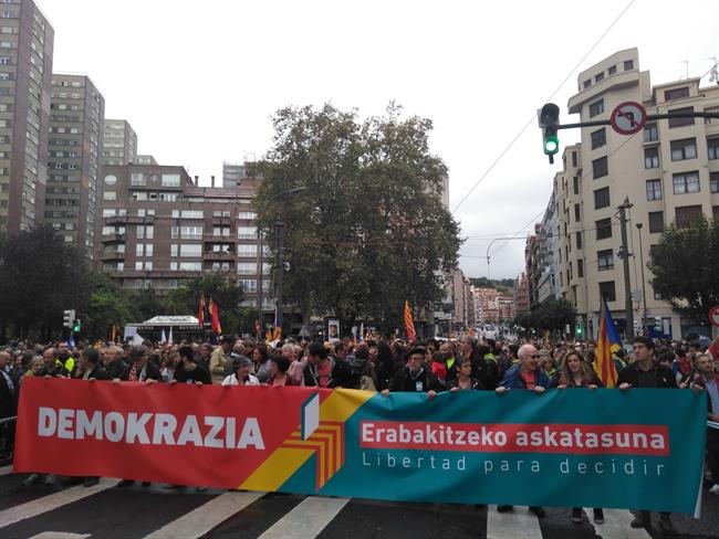 Manifestación de apoyo al referéndum catalán en Bilbao | EUROPA PRESS ep manifestacionapoyoreferendum catalanbilbao