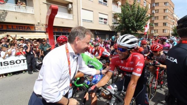 ep moraguessaludadociclista alberto contador