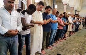 ep musulmanes rezandola mezquitala m-30