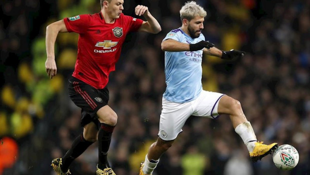 ep nemanja matic y sergio kun aguero en un manchester city-manchester united