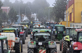 ep tractorada en lopera contra la instalacion de plantas solares en terrenos de olivar