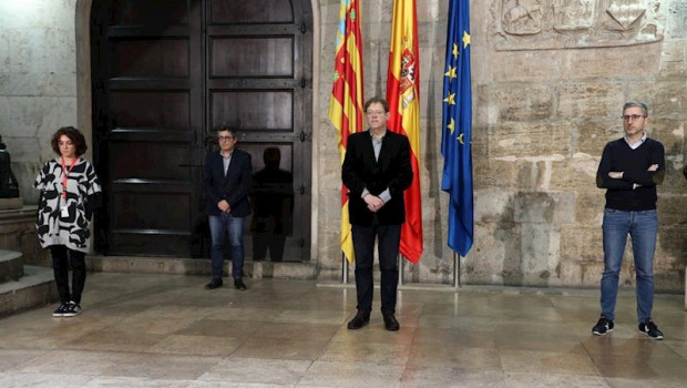 ep tres minutos de silencio en el palau de la generalitat