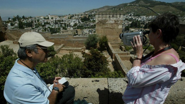 ep turistas en la alhambra granada