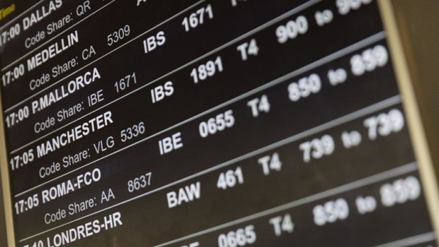 ep una pantalla informativa en el aeropuerto adolfo suarez madrid barajas a 1 de agosto de 2025 en