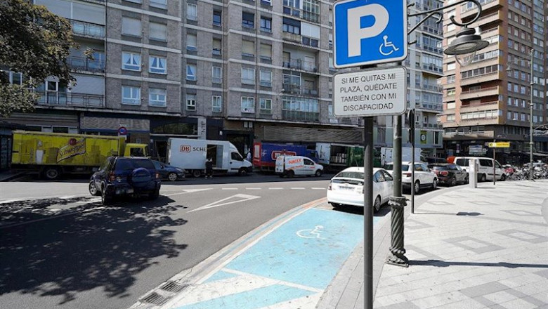 Zona de aparcamiento para personas con movilidad reducida. | AYUNTAMIENTO DE VALLADOLID - Archivo ep zona de aparcamiento para personas con movilidad reducida