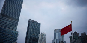 un drapeau national chinois a shanghai apres la pandemie de covid 19 