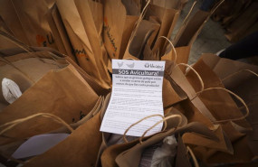 ep archivo   bolsas de la organizacion unions agrarias que reparten de forma gratuita 2000 kilos de