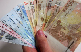 ep archivo   el salario medio en espana crece un 54 anual y se situa en los 1920 euros mensuales en