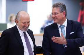 ep archivo   el secretario de comercio de eeuu howard lutnick i y el comisario de comercio maros